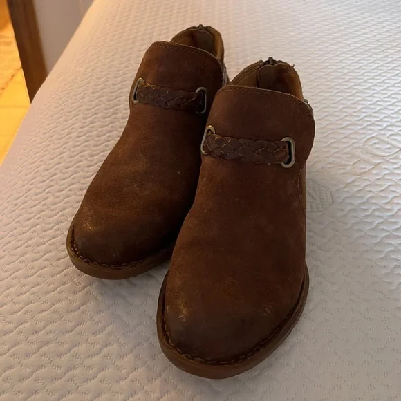 Brown ankle high shoes - Picture 3 of 4